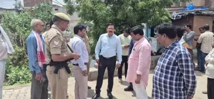 कालपी: कालपी नगर में बारिश को देखते हुए नालों की सफाई कार्य का डीएम-एसपी ने किया स्थलीय निरीक्षण, अधिकारियों में मची खलबली