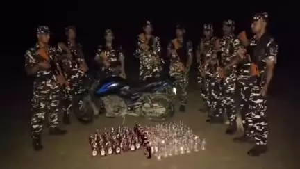 दिघलबैंक: पलसा में एसएसबी जवानों ने तस्करी की 150 बोतल शराब और 8 बोतल बीयर ज़ब्त की, अज्ञात के खिलाफ मामला दर्ज