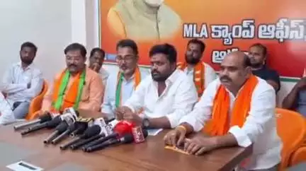 ఆర్మూర్: ఈనెల 29న జరిగే కేంద్ర మంత్రి అమీషా బహిరంగ సభను విజయవంతం చేయాలని పిలుపునిచ్చిన ఆర్మూర్ బిజెపి నాయకులు