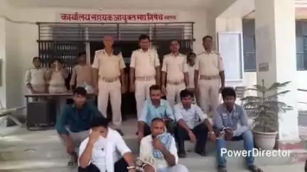 कहरा: उत्पाद पुलिस ने छापेमारी कर 1 कारोबारी और 5 शराबियों को किया गिरफ्तार, सहरसा कोर्ट में पेश कर आगे की कार्रवाई में जुटी
