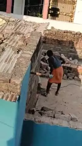 एक मजदूर बल बल बच गया #new #patna #maner@