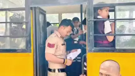 गुलाना: अकोदिया में स्कूल बसों की सुरक्षा जांच, 10 में से 1 बस में अग्नि सुरक्षा मानकों का उल्लंघन, चालान जारी