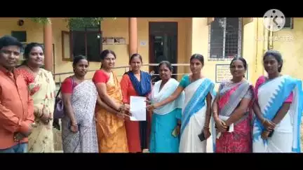 వర్ని: మోస్రా  సి హెచ్ సి లో సమ్మె నోటీసు అందజేసిన ఆశ కార్యకర్తలు