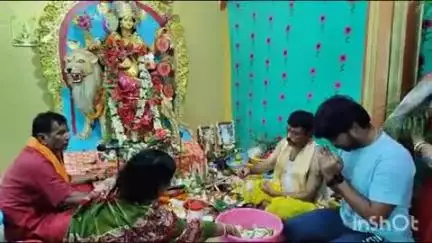 घाटशिला: घाटशिला प्रखंड में देवी मंदिरों और घरों में मां दुर्गा की प्रतिमा स्थापित कर विधि-विधान से पूजा की गई