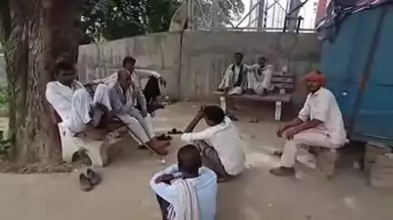 बदायूं: पतीसा और सैफुल्लागंज गांव के बीच डनलप ने बाइक सवारों को टक्कर मारी, चचेरे भाई की मौत, तहेरा भाई घायल