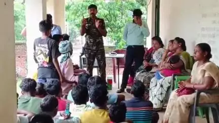 रनियां: बेलकीदुरा, बघिया और हालोम गाँव में ग्रामीणों के लिए जन जागरूकता कार्यक्रम आयोजित, शराब नष्ट की गई