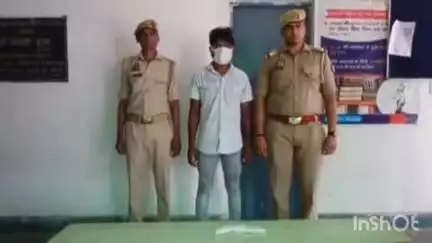 हापुड़: गांव दोयमी चौराहे के पास पुलिस ने घटना करने की फिराक में घूम रहे एक अभियुक्त को तमंचे के साथ किया गिरफ्तार