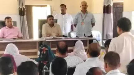 सिसवन: सिसवन प्रखंड में बीएलओ का प्रशिक्षण कार्यक्रम आयोजित किया गया