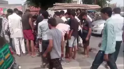 हसनपुर: हसनपुर गांव शाहपुर कला के पास तेज रफ्तार दो बाइकों की भिड़ंत, तीन घायल, हालत गंभीर