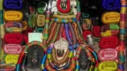 లోవ అటవీ ప్రాంతంలో వెలిసిన తలుపులమ్మ అమ్మవారు మట్టి గాజులలో దర్శనానికి సిద్ధం