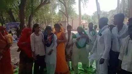 नवाबगंज: गन्ना संस्थान में भारतीय जन एवं जनजाति किसान महासभा ने विभिन्न मुद्दों को लेकर की बैठक