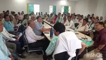 हिलसा: हिलसा में विधानसभा चुनाव को लेकर मतदाता पुनरीक्षण, SDO रहे मौजूद