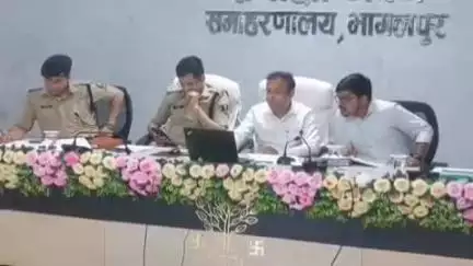 जगदीशपुर: विश्व प्रसिद्ध श्रावणी मेले की तैयारियों को लेकर जिलाधिकारी व वरीय पुलिस अधीक्षक ने समीक्षा भवन में की बैठक