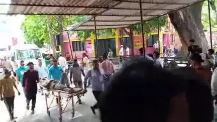 सीतापुर: सिधौली के रेलवे स्टेशन के पास तेज रफ्तार फोर व्हीलर ने मोटरसाइकिल को मारी जोरदार टक्कर, व्यक्ति हुआ घायल