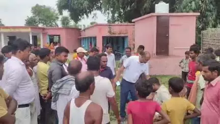 बसंतपुर: मिड डे मील की जाँच में प्राथमिक विद्यालय रानीगंज के बच्चों ने कहा - स्कूल के बाद खाया था जहरीला फल