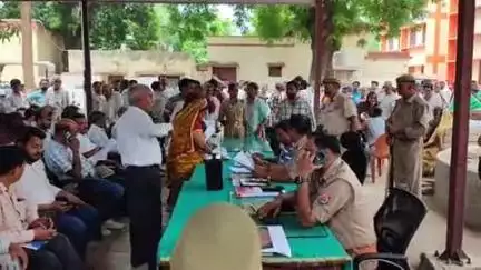 मधुबन: मधुबन थाना समाधान दिवस में एसडीएम और थाना प्रभारी ने सुनी फरियादियों की समस्याएं, 65 में से 9 का हुआ निस्तारण