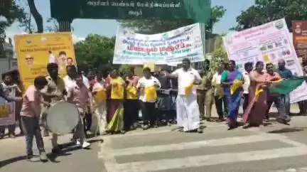 அரூர்: அரூர் மகளிர் பள்ளியில் பிளாஸ்டிக்கை ஒழித்து மஞ்சப்பை பயன்பாட்டை அதிகரிக்க 'மீண்டும் மஞ்சப்பை' விழிப்புணர்வு பேரணி அரூரில் நடைபெற்றது