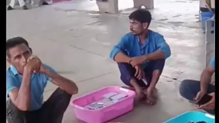 प्रयागराज जंक्शन पर अवैध वेंडरों का कब्जा, यात्रियों की सेहत के साथ किया जा रहा खिलवाड़