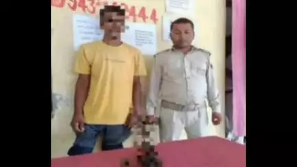 बनियापुर: रजौली गांव से पुलिस ने देशी कट्टा और जिंदा कारतूस के साथ एक युवक को किया गिरफ्तार