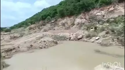 ఇల్లంతకుంట: తెట్టకుంట శివారులోని గుట్టల్లో మట్టిని తోడేస్తున్న కేటుగాళ్లు, 8 టిప్పర్లు, 2 ఇటాచీ వాహనాలను సీజ్ చేసిన అధికారులు