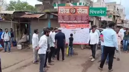 साक्री: शिवसेना पक्षातर्फे पिंपळनेरमध्ये राबविण्यात आली "एक सही हिंदी सक्ती विरोधात ही स्वाक्षरी मोहीम