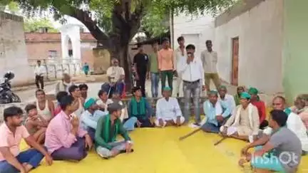बिंदकी: तेंदुली लाखीपुर के मजरे नयापुरवा में लगातार दूसरे दिन धरना के बाद भाकियू अराजनैतिक गुट के लोग कसियापुर पावर हाउस पहुंचे