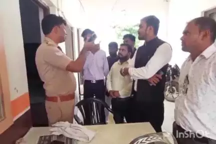 संभल: सेंडा मे व्यक्ति ने वाल्मीकि समाज के बाल काटने को किया माना,पुलिस को दी तहरीर,वाल्मीकि समाज के 10-12 घर है#Jan samasya