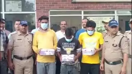 रूड़की: लक्ष्मी विहार कॉलोनी में पुलिस ने छापा मारकर नकली नोट छापने वाले गिरोह के 3 सदस्यों को किया गिरफ्तार