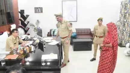 रामपुर: पुलिस अधीक्षक विद्यासागर मिश्र ने पुलिस कार्यालय में जनसुनवाई के दौरान 100 से अधिक फरियादियों की फरियाद सुनी