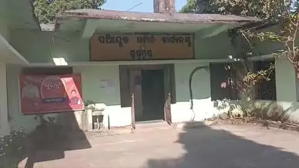 ରେଢାଖୋଲ: କାଦୁଅ ରାସ୍ତା ସହ ଅଚଳ ଟ୍ରାନ୍ସଫର୍ମର ପାଇଁ ଅନ୍ଧାରରେ ଅଛନ୍ତି ଗୌରଗୋଠ ଓ ଅସାଡୁପଡା ଗ୍ରାମବାସୀ #jansamasya
