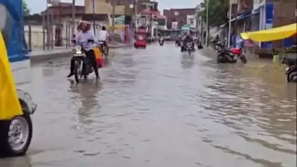 मंझनपुर: देहातों से बदतर हो गया कौशाम्बी जिला मुख्यालय हर तरफ़ फैला बरसात का पानी, बात करने से कतरा रहे अध्यक्ष #jansamasya