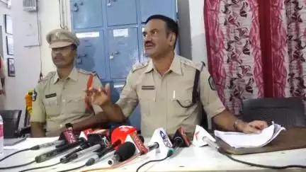 విశాఖపట్నం: మిరాజ్ యాజమాన్యంపై చర్యలు తీసుకోలేదని పోలీసులపై ఆరోపణలు చేయడం సరికాదు.. 
ఏసీపీ అన్నెపు నరసింహమూర్తి