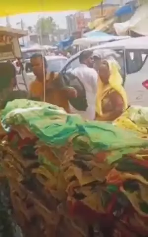 फतेेहपुर: देवा दरगाह पर शर्मनाक हरकत, प्रसाद विक्रेता ने महिलाओं से की छेड़छाड़, वीडियो वायरल, पुलिस ने दर्ज किया मुकदमा