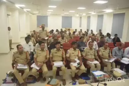 మహదేవ్​పూర్: నేరాల నియంత్రణకు సమర్ధవంతంగా పనిచేయాలి  జిల్లా ఎస్పీ కిరణ్ ఖరే