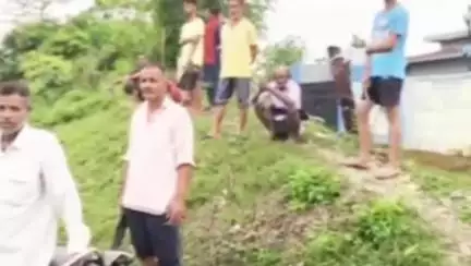 डोईवाला: तेज बारिश से सौंग नदी उफान पर, दुधली क्षेत्र में मचाई तबाही; किसानों को हुआ भारी नुकसान #jansamasya