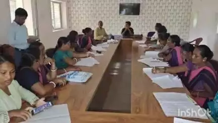 मनोहरपुर: प्रखंड सभागार में बीएलओ और सुपरवाइजर की बैठक हुई संपन्न
