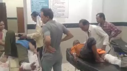 पिपरिया: ढांडिया गांव के पास पिपरिया-सांडिया मार्ग पर दो बाइकों के बीच हुई टक्कर में 3 लोग हुए घायल, ज़िला अस्पताल किया गया रेफर