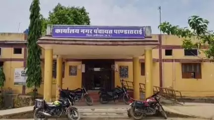 कवर्धा: पांडातराई में कांग्रेसी पार्षद पर पीएम आवास योजना में घोटाले का आरोप, कलेक्टर से की गई शिकायत