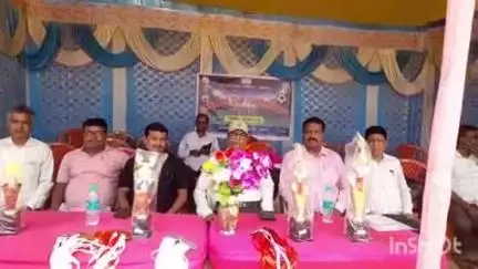 नाला: नेताजी स्टेडियम में प्रखंड स्तरीय सुब्रत कप फुटबॉल प्रतियोगिता का प्रमुख, उप प्रमुख और BEEO ने किया उद्घाटन