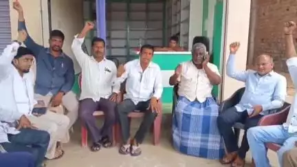సిర్పూర్ టి: 8 రోజుల్లో ఖర్జలి నుంచి గూడెం వరకు రోడ్డును బాగు చేయకుంటే తామే శ్రమదానంతో బాగు చేసుకుంటామని తెలిపిన చింతల మానేపల్లి ప్రజలు