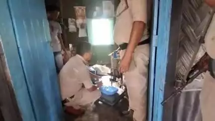 সাব্রুম: শ্রীনগরে নেশা বিরোধী অভিযান চালিয়ে গাঁজা ও ফেনসিডিল বাজেয়াপ্ত করল পুলিশ ও বিএসএফ