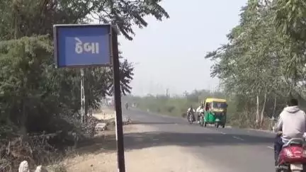 જામનગર: ઠેબા ચોકડી પાસે જુગાર રમતા પાંચ ઈસમો 12 હજારથી વધુના મુદ્દામાલ સાથે પકડાયા