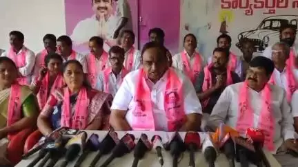 హుస్నాబాద్: నియోజకవర్గాన్ని తాను ఎలాంటి అభివృద్ధి చేయలేదని చెప్పడం మంత్రి పొన్నం ప్రభాకర్‌కు ఊతపదం అయింది: మాజీ ఎమ్మెల్యే సతీష్ కుమార్