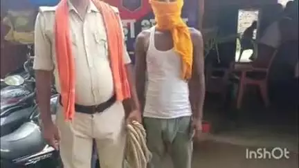 बड़हरा: नथमलपुर गांव से सिन्हा थाना पुलिस ने 5 लीटर महुआ शराब के साथ एक तस्कर को गिरफ्तार कर भेजा जेल