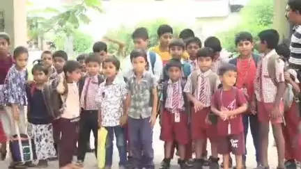 కామారెడ్డి: బడిని బతికించిన క్యాసంపల్లి గ్రామ యువత, 30 మంది విద్యార్థులు కూడా లేని స్థాయి నుంచి 137 వరకు చేరిన ఘనత