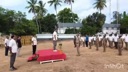 வாலாஜா: மாவட்ட ஆயுதப்படை மைதானத்தில் மாவட்ட எஸ்பி தலைமையில் வாராந்திர காவாத்து பயிற்சி நடைபெற்றது