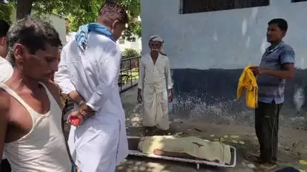 संदेश: जयनगर गांव में आहर में डूबने से भैंस नहलाने गए छात्र की मौत, पुलिस ने शव का कराया पोस्टमार्टम