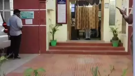 திருவள்ளூர்: முன் ஜாமீன் மனு தள்ளுபடி செய்யப்பட்டு இருப்பதால் கைதுக்கு அஞ்சி ஜெகன் மூர்த்தி  தலைமறைவு