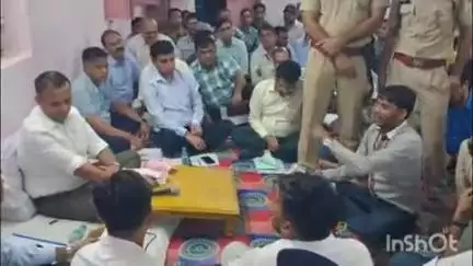 बारां: तीतरखेड़ी की रात्रि चौपाल में ग्रामीणों ने जिला कलेक्टर को रोजगार, बिजली, पानी और सड़क समस्याओं से अवगत कराया