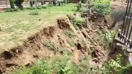 करौली: राजकीय आईटीआई काॅलेज के पास स्थित रणगंवा तालाब की पिछली बारिश में टूटी पाल पर प्रशासन ने नहीं ली सुध, हादसे की आशंका बनी